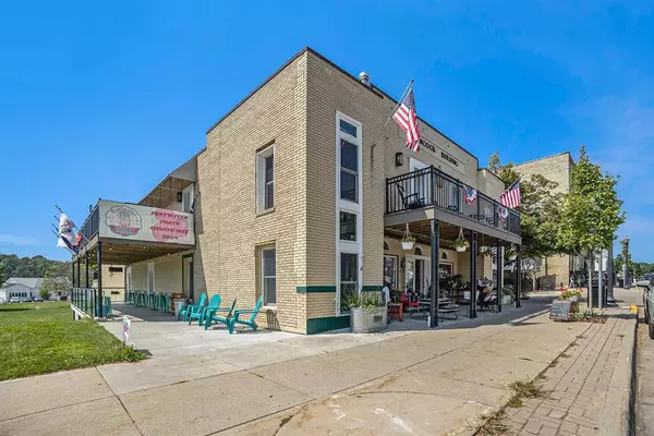 215 S Hancock Street 2 F, Pentwater, MI 49449