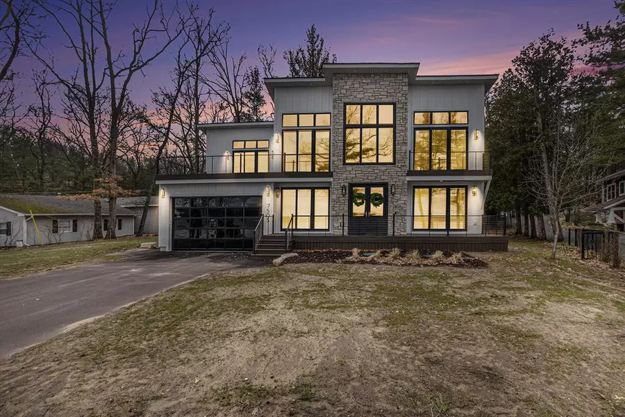 7505 S Lakeshore Drive, Summit Twp, MI 49449
