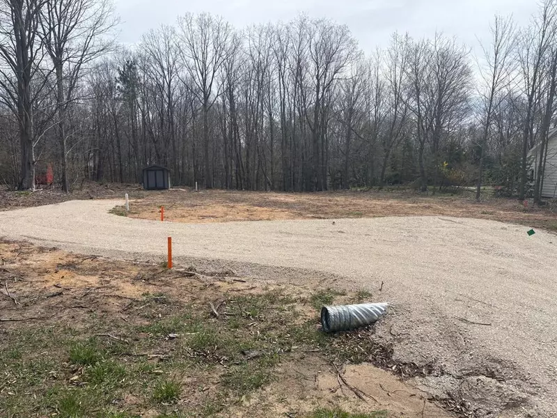 8349 Leecrest Blvd, Onekama Vlg, MI 49675
