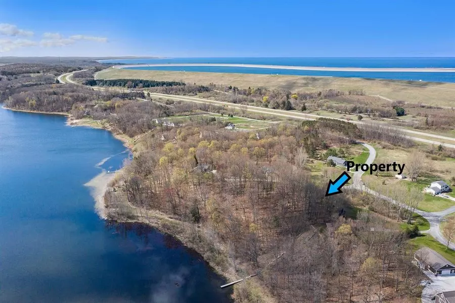 5424 W Oak Point Road, Pere Marquette Twp, MI 49431