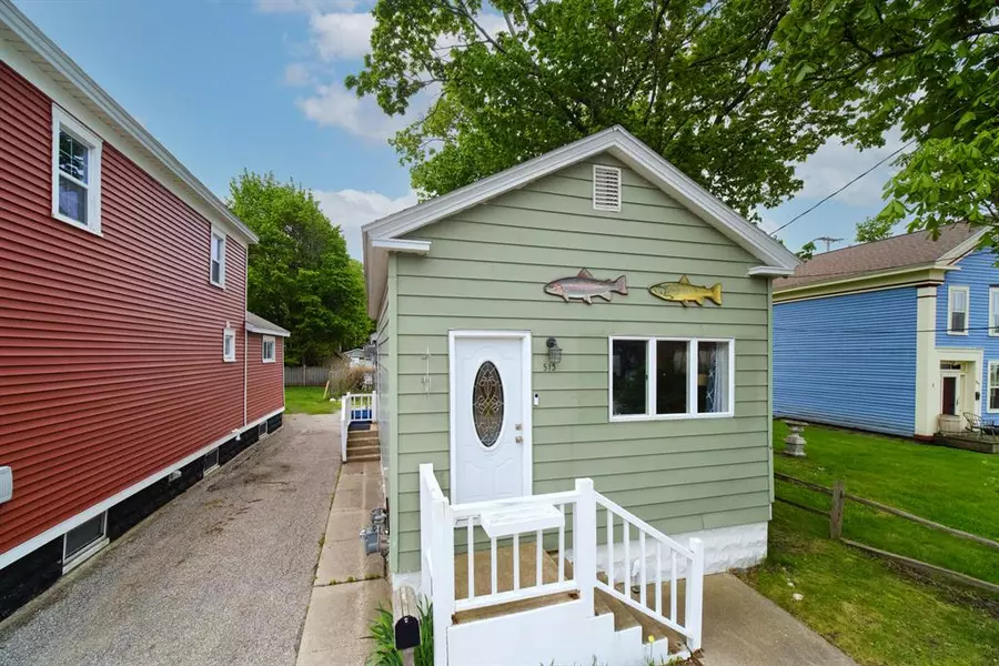 513 1st Street, Manistee, MI 49660