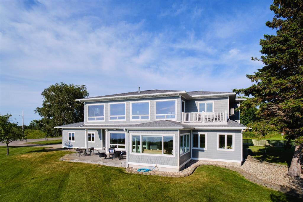 1019 Sweetnam Drive, Manistee, MI 49660