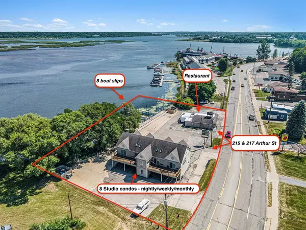 215 & 217 Arthur St, Manistee, MI 49660