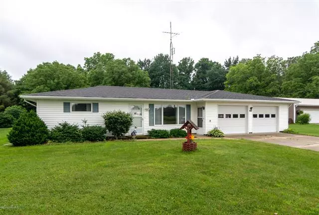 2262 E Glendora Road, Buchanan Twp, MI 49107