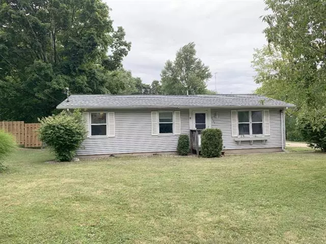 8065 Forest Beach Road, Watervliet, MI 49098