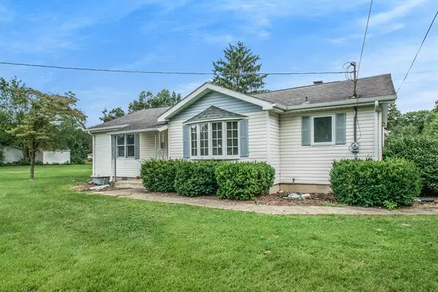 24350 Oak Street, Ontwa Twp, MI 49112