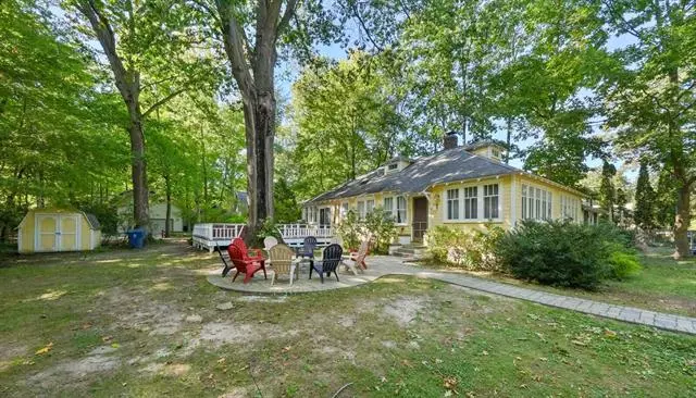 15792 Oak Avenue, Chikaming Twp, MI 49129