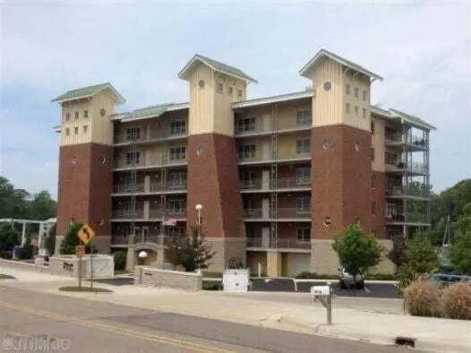 815 Wells Street 402, South Haven, MI 49090