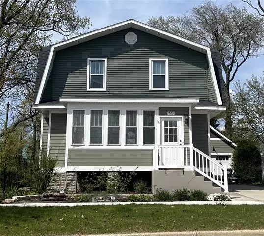 223 Oak Street, South Haven, MI 49090