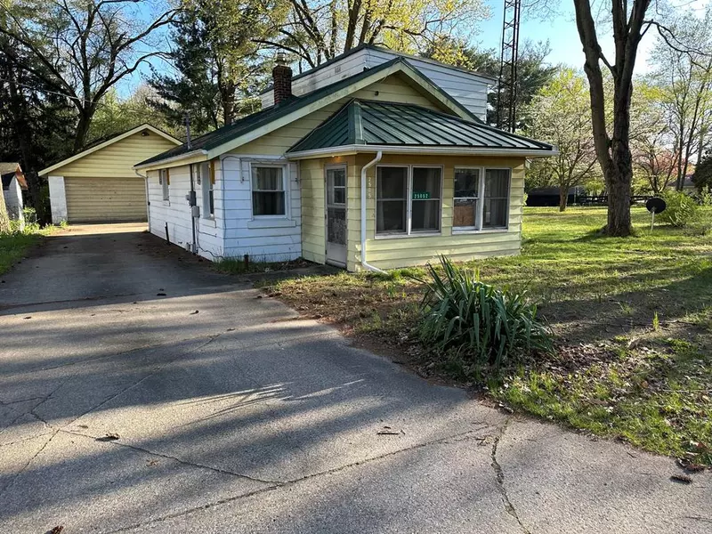 25052 Center Street, Ontwa Twp, MI 49112