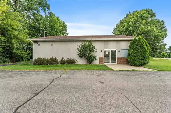 Edwardsburg Vlg, MI 49112,26285 East Shore Drive