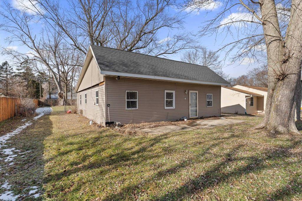 68078 Shirley Lane, Ontwa Twp, MI 49112