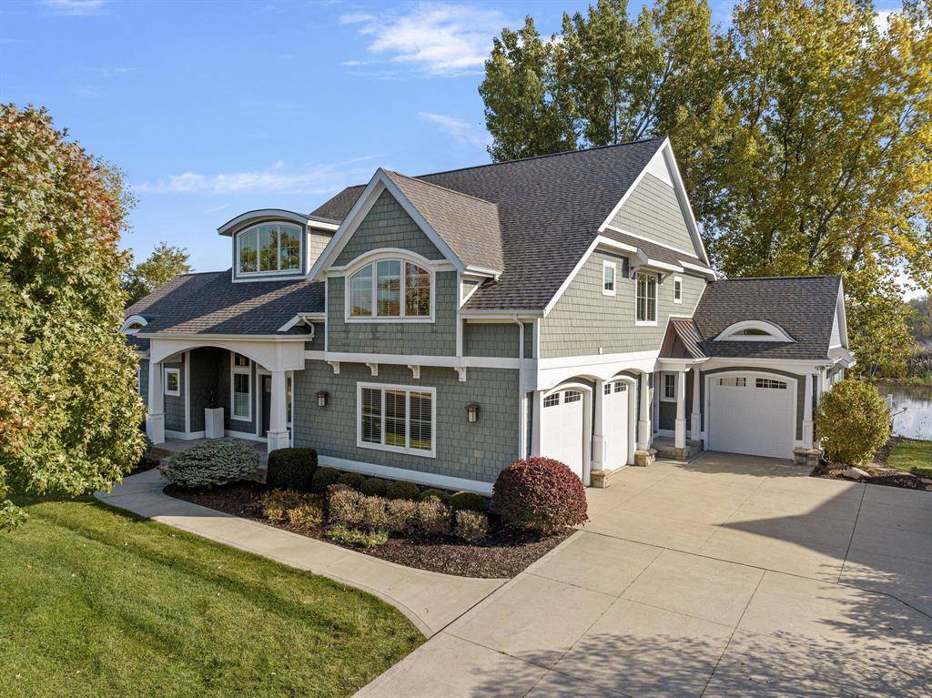 565 Golden Bear Court, St. Joseph, MI 49085