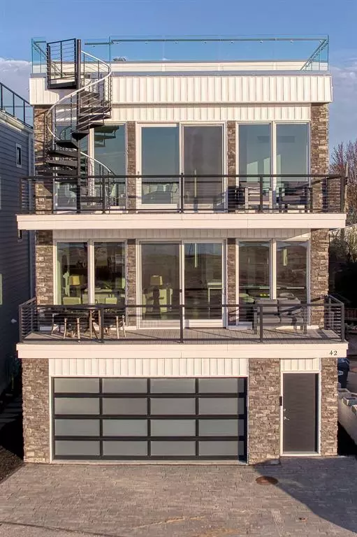 42 Lake Shore Drive, South Haven, MI 49090