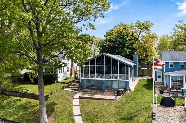 23542 S Shore Drive, Ontwa Twp, MI 49112