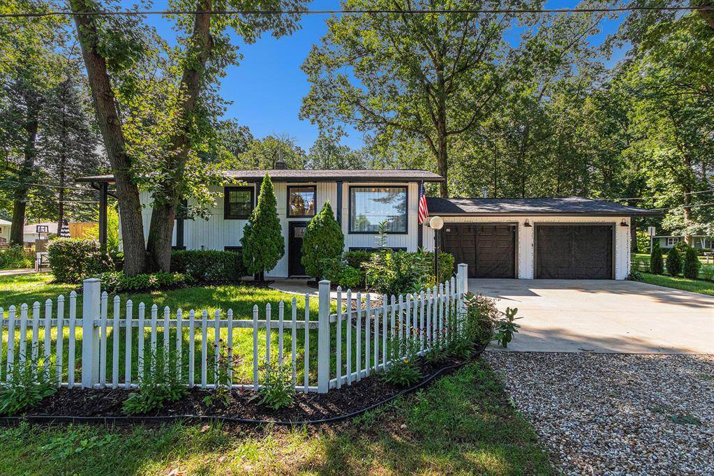819 W Michigan Street, New Buffalo, MI 49117