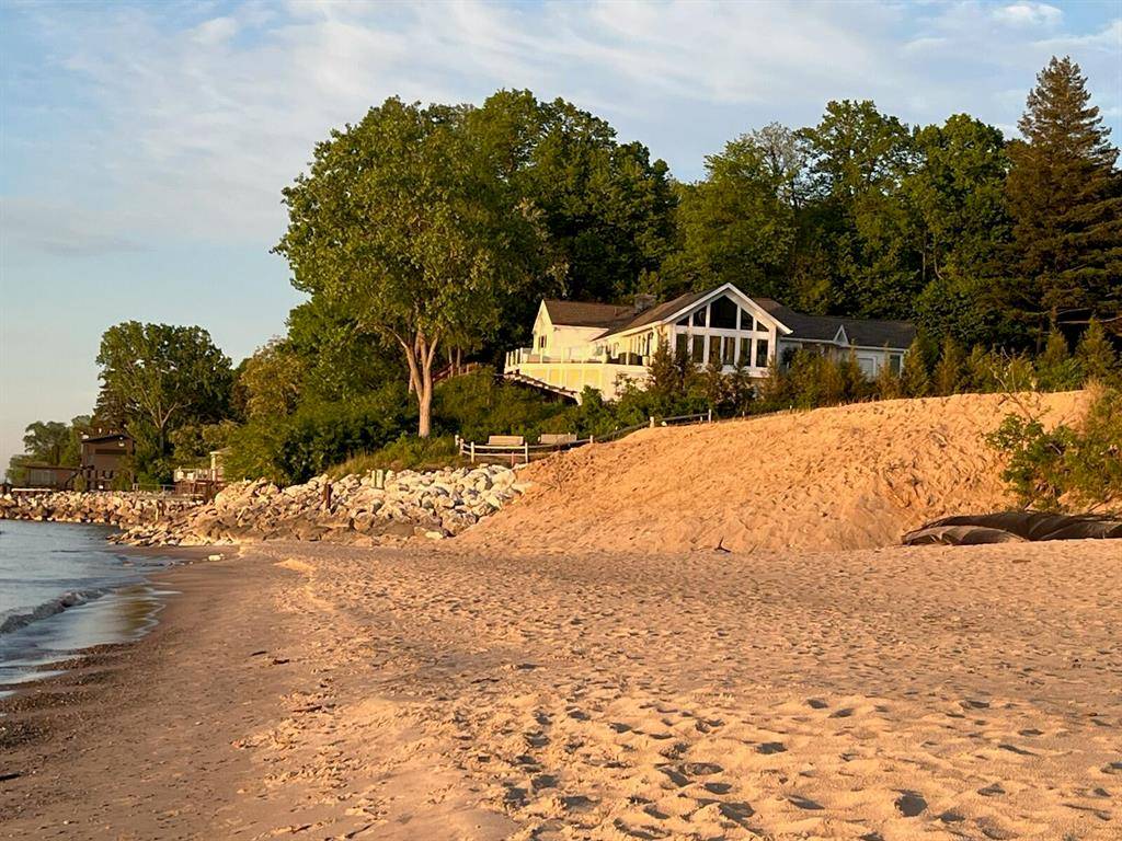 Michiana Vlg, MI 49117,4281 Lakeshore Road