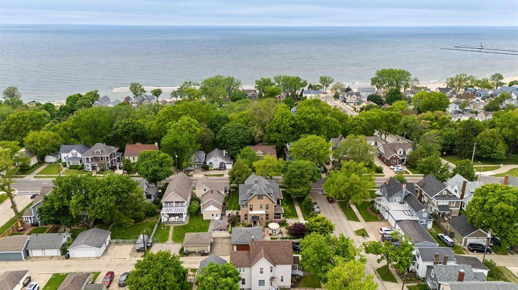 St. Joseph, MI 49085,903 Lake Boulevard