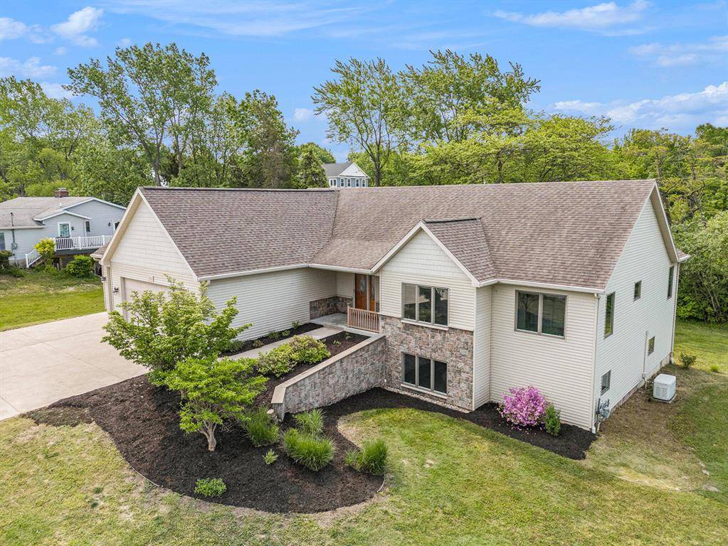 7352 Lakeridge Road, Casco Twp, MI 49090
