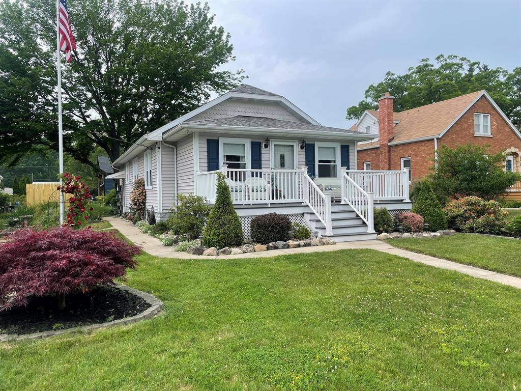 108 S Berrien Street, New Buffalo, MI 49117