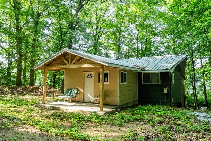 10055 Co Rd 215, Columbia Twp, MI 49056