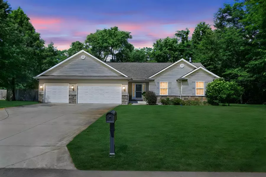 69846 Roy Drive, Ontwa Twp, MI 49112