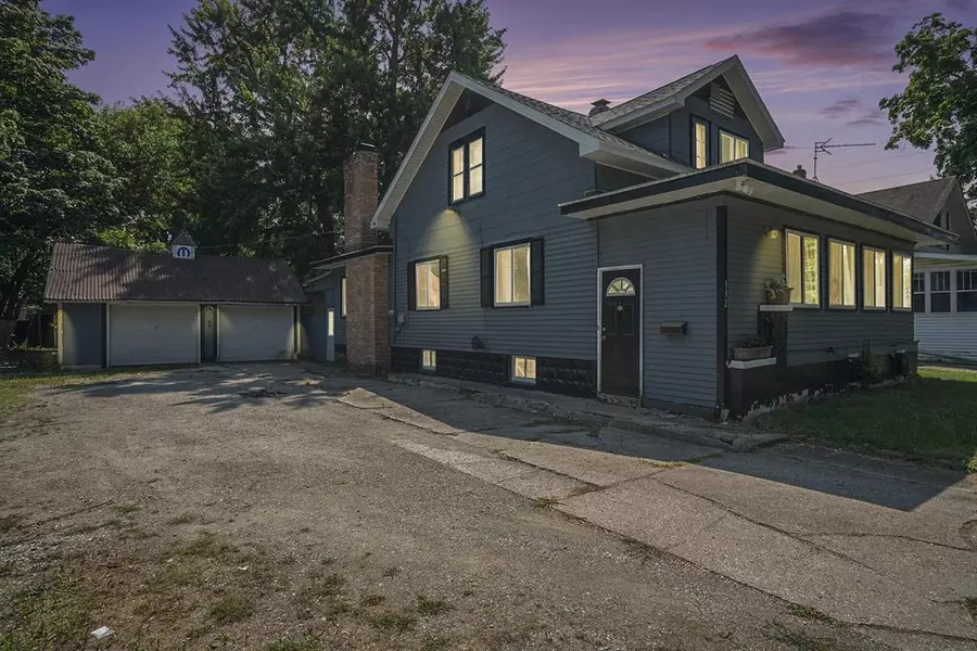 332 S Hooker Avenue, Three Rivers, MI 49093