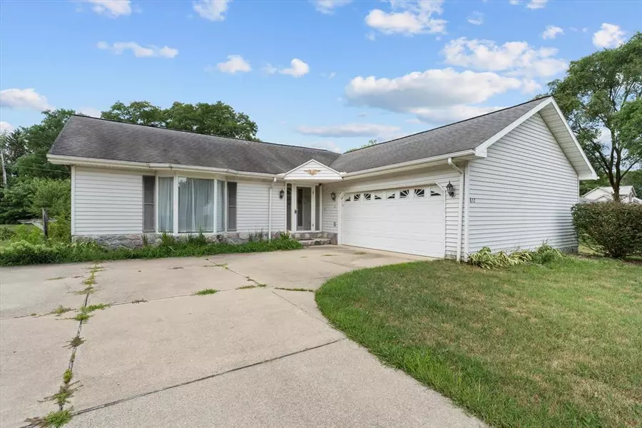 832 E Park Drive, Howard Twp, MI 49120