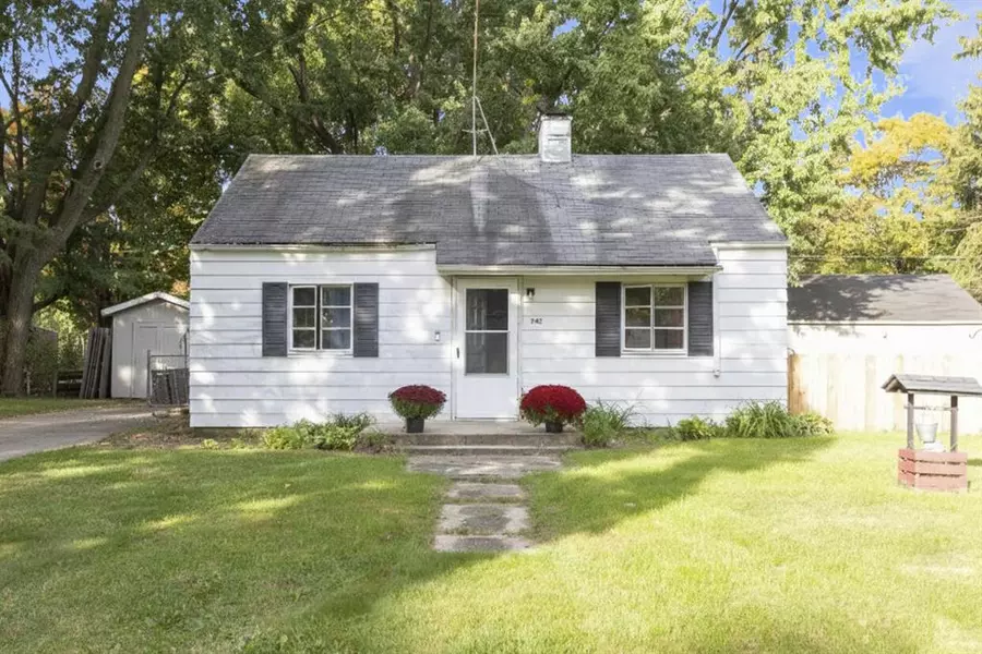 2402 Virginia Road, Benton Twp, MI 49022