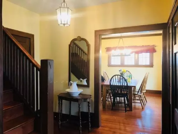 Holland Twp, MI 49424,458 W Lakewood Boulevard
