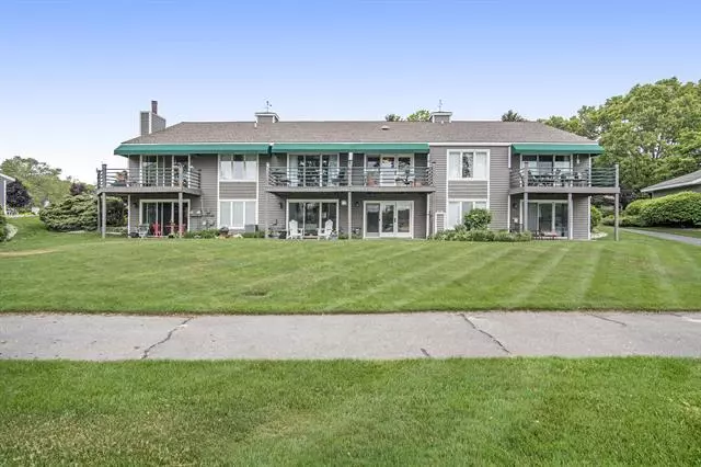 638 Edgewater Drive, Spring Lake Vlg, MI 49456