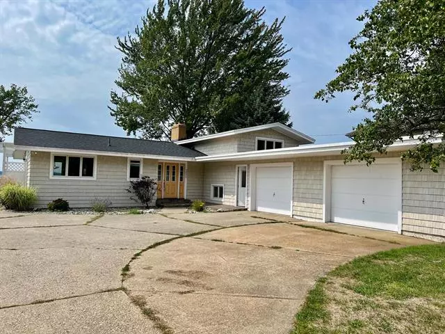 321 Ruddiman Drive, North Muskegon, MI 49445