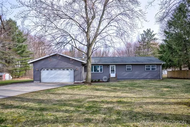 5454 E Sternberg Road, Fruitport, MI 49415