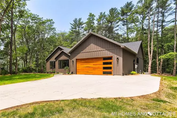 15435 Leonard Road, Spring Lake, MI 49456