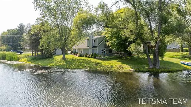 17871 168th Avenue, Spring Lake, MI 49456