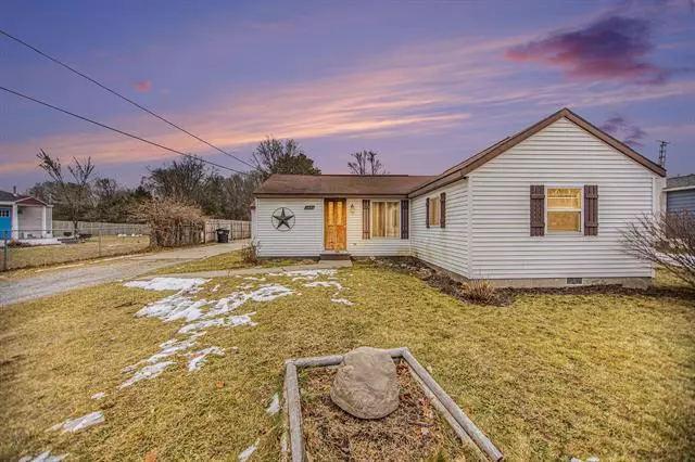 1006 N Green Creek Road, Laketon Twp, MI 49445
