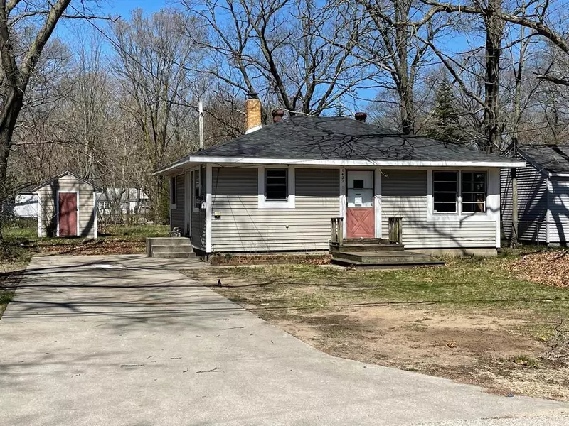 1422 E Summit Avenue, Norton Shores, MI 49444