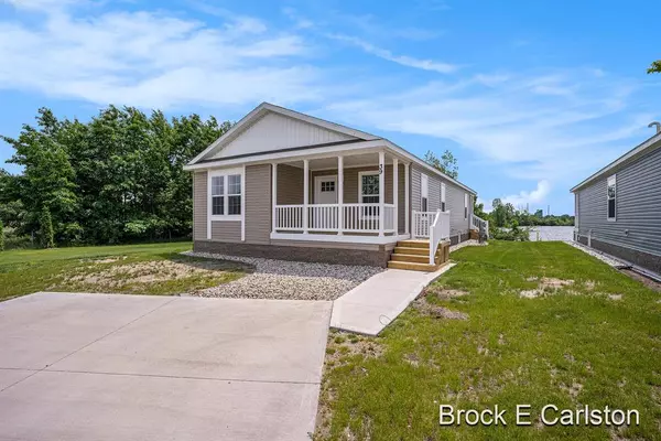 1283 E Ellis Road 39, Norton Shores, MI 49441