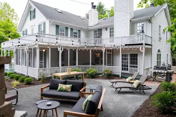 Saugatuck, MI 49453,888 Holland Street
