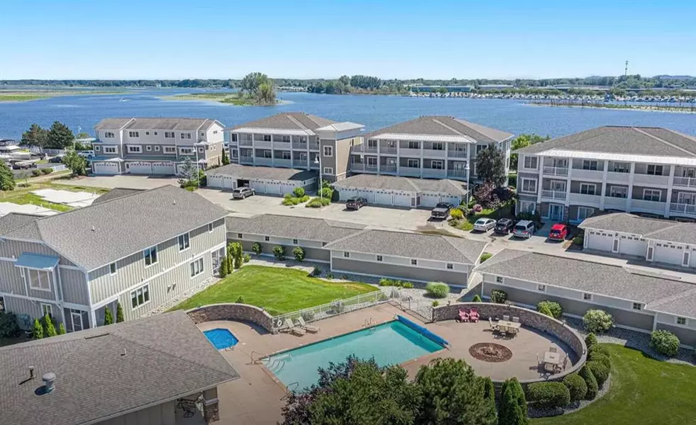 930 W Savidge Street 9, Spring Lake Vlg, MI 49456