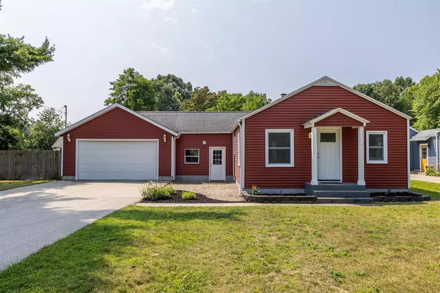 1293 E Hile Road, Norton Shores, MI 49441