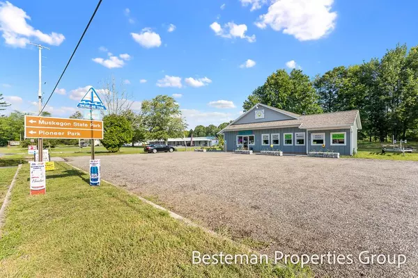 3470 Memorial Drive, Laketon Twp, MI 49445