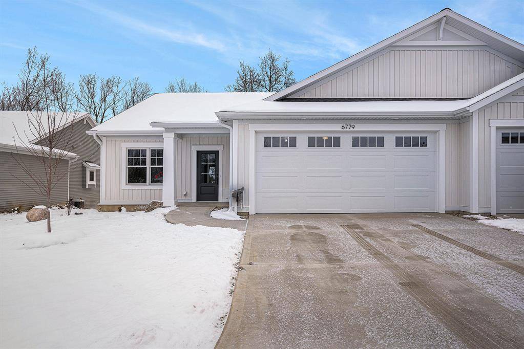 6779 Vriesland Crossing Building: 2 3, Zeeland Twp, MI 49464