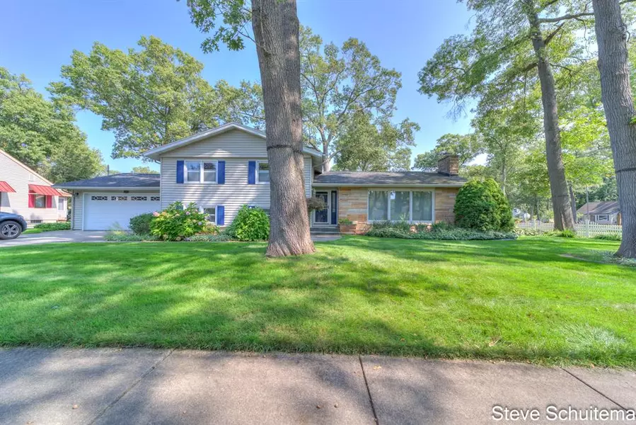 3574 McCracken Street, Norton Shores, MI 49441