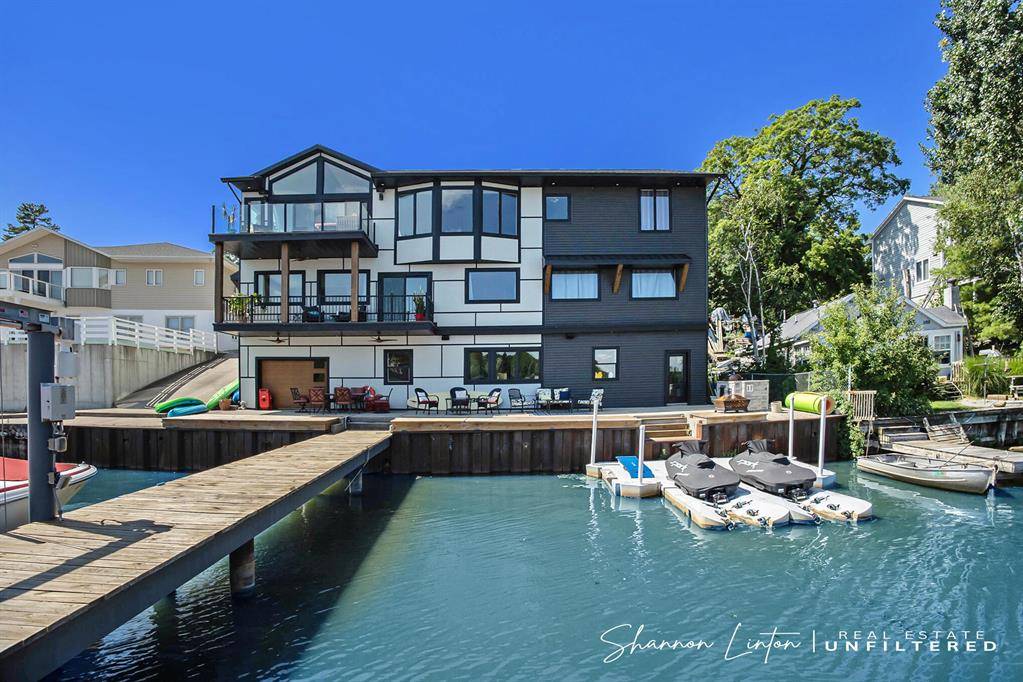 204 Lake Street, Fruitport Vlg, MI 49415