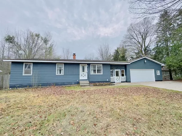 1795 E Pontaluna Road, Spring Lake, MI 49456