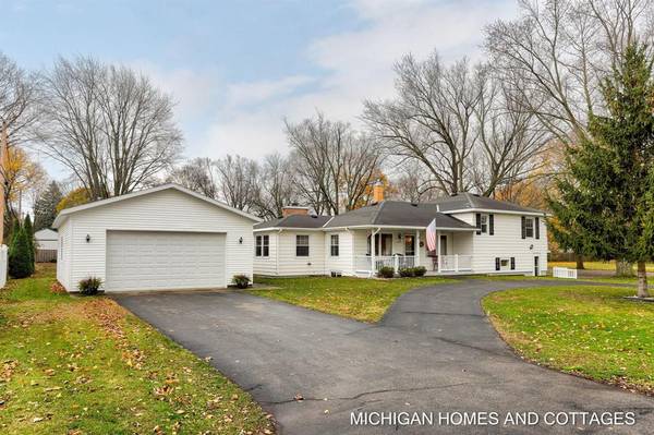 894 E 10th Street, Holland, MI 49423