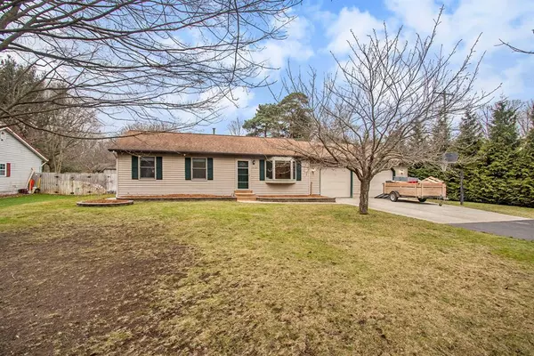 14135 Luckett Lane, Grand Haven, MI 49417