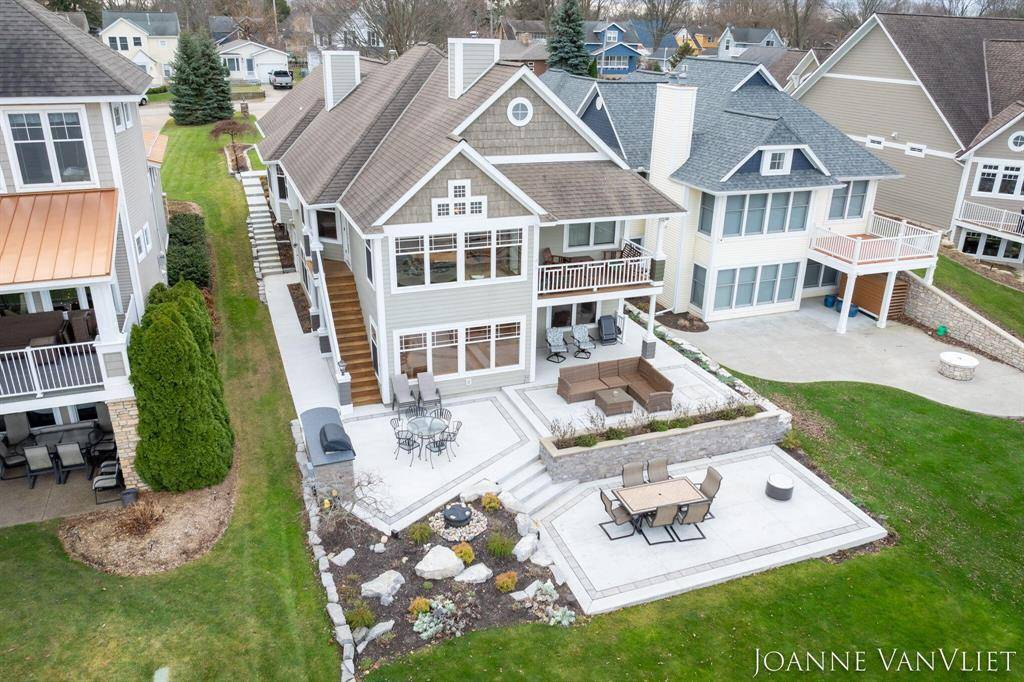585 Crescent Drive, Holland, MI 49423