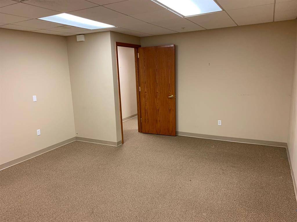 Holland, MI 49423,577 Michigan Avenue 1